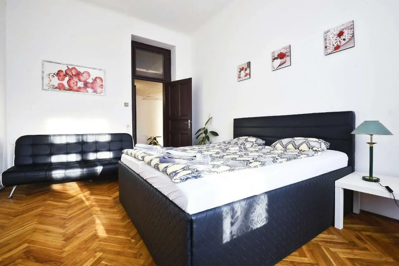 Spacious Cozy Apartments In Centre 프라하