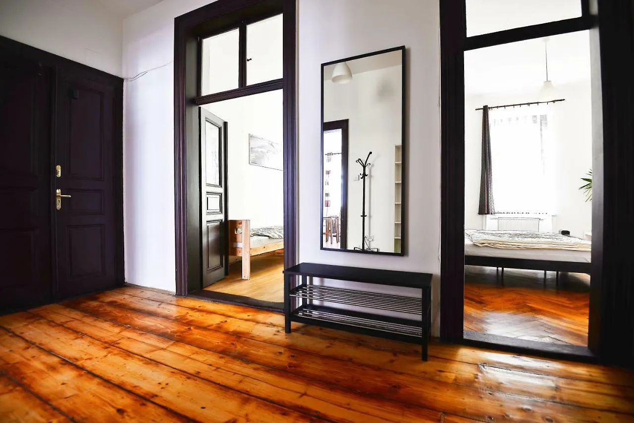 Spacious Cozy Apartments In Centre 프라하 체코
