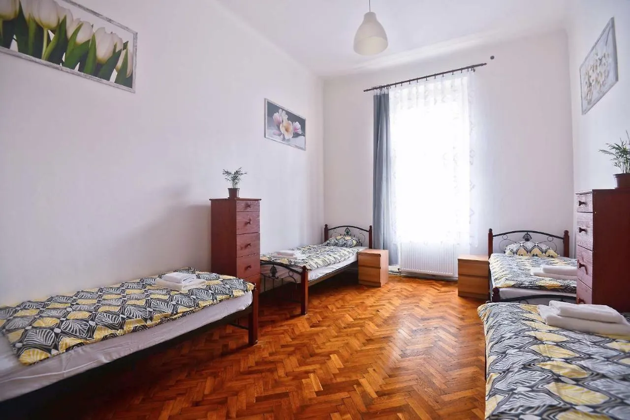 Spacious Cozy Apartments In Centre 프라하 체코