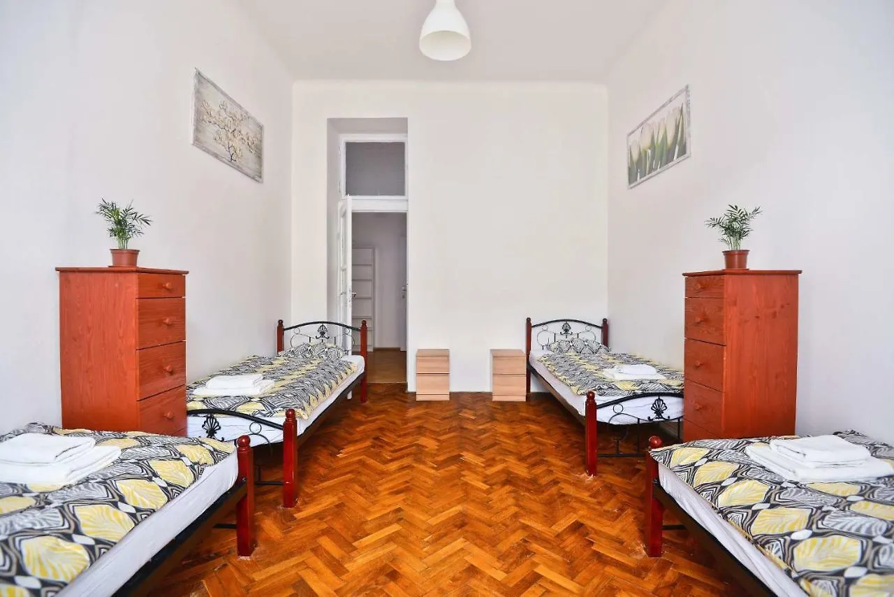 Spacious Cozy Apartments In Centre 프라하