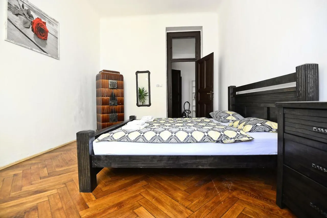 Spacious Cozy Apartments In Centre Praga