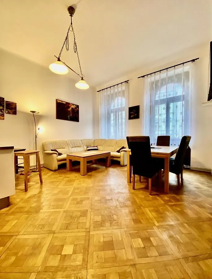 Spacious Cozy Apartments In Centre 프라하 체코