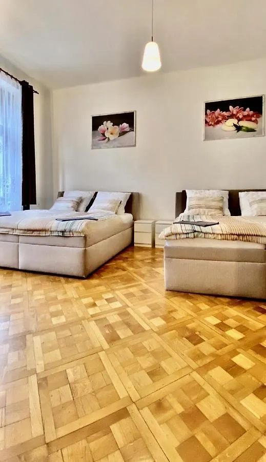 Spacious Cozy Apartments In Centre 프라하