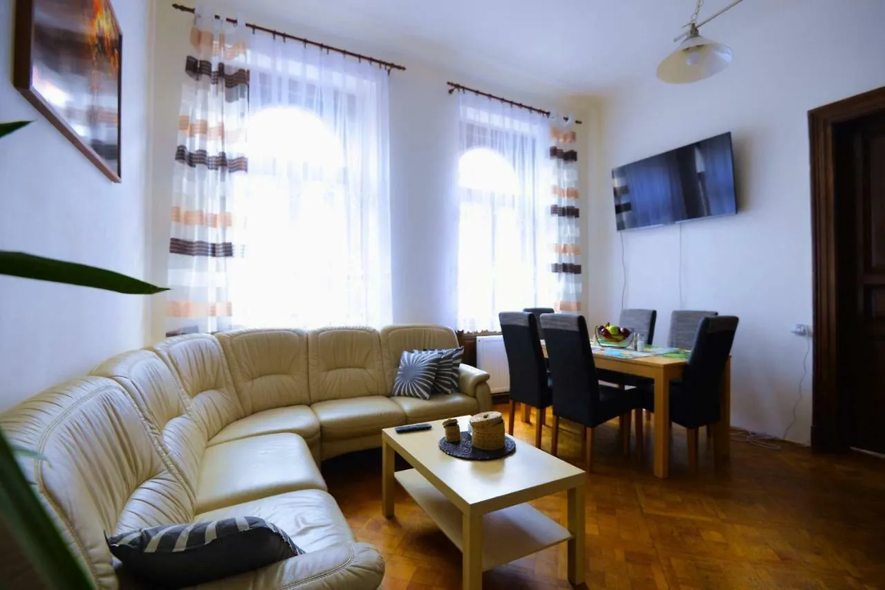 Spacious Cozy Apartments In Centre 프라하