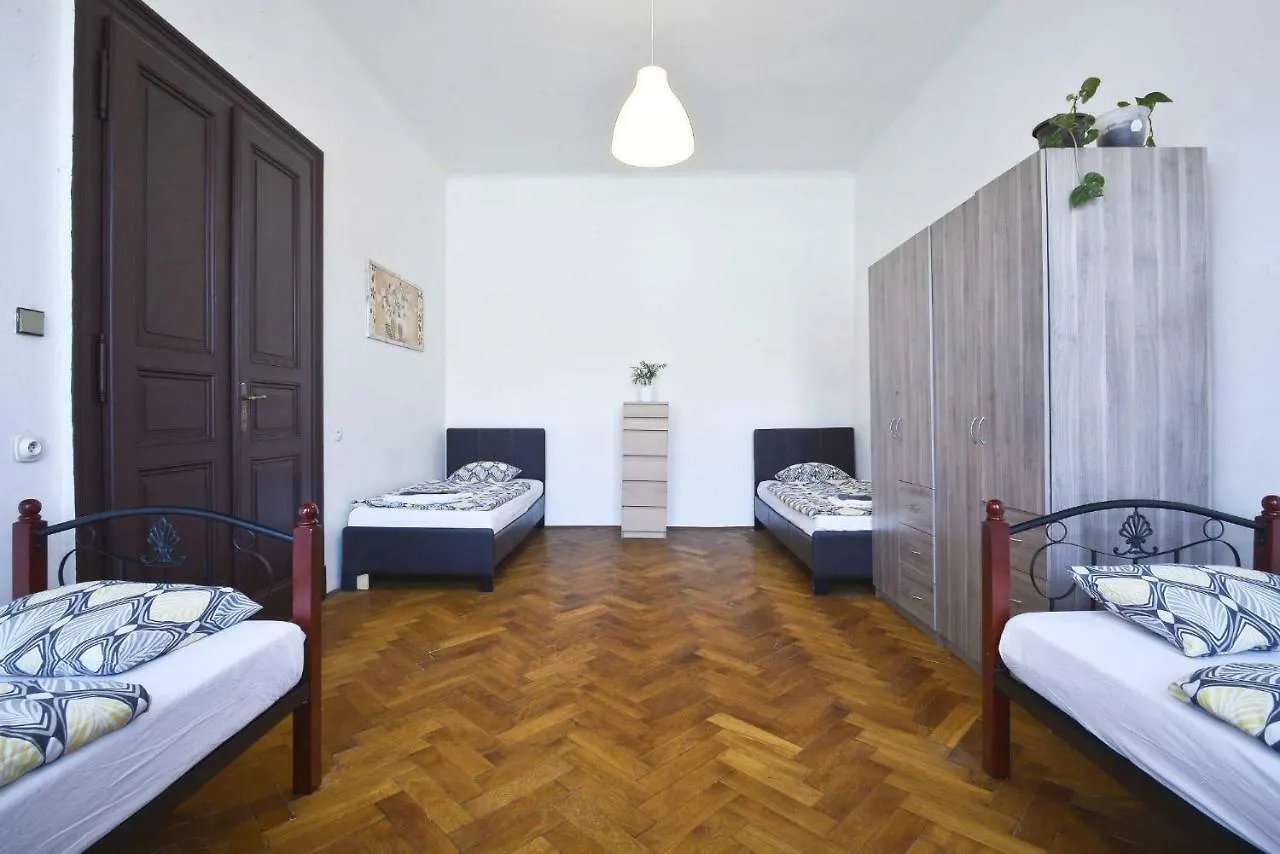 Spacious Cozy Apartments In Centre 프라하