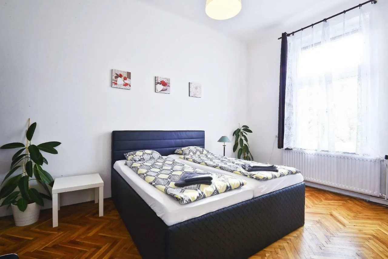 Spacious Cozy Apartments In Centre 프라하